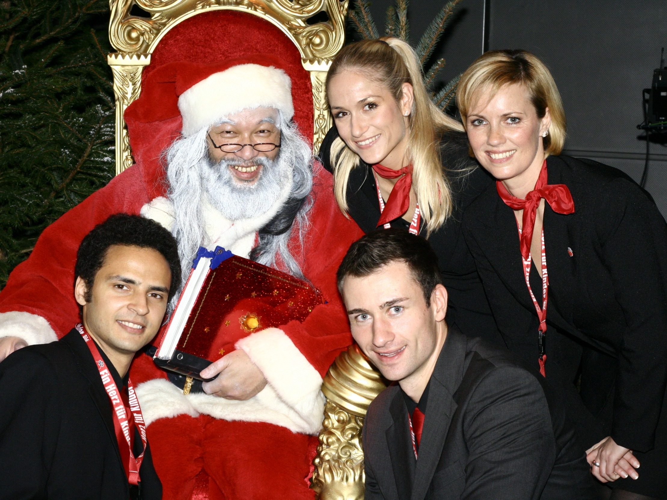 walking_act_als_santa_claus