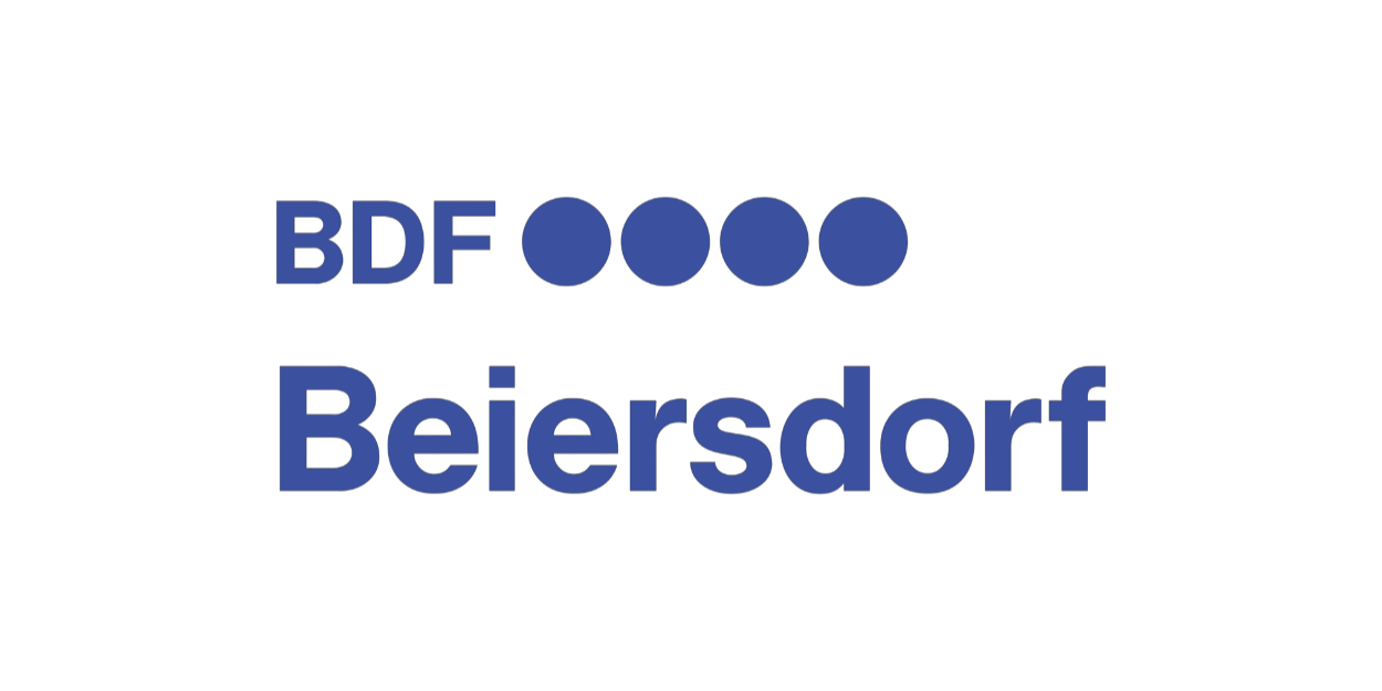 Beiersdorf Logo mit blauem Schriftzug, bekannt für Hautpflege, Kosmetikmarken wie NIVEA und den internationalen Konzern Beiersdorf