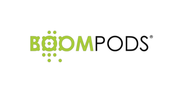 BoomPods Logo mit modernem Schriftzug, bekannt f&uuml;r Audiozubeh&ouml;r, Lautsprecher, Kopfh&ouml;rer und innovative Technikprodukte der Marke BoomPods