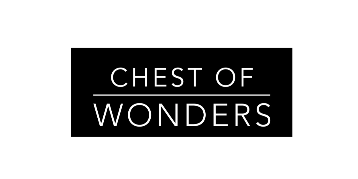 Chest of Wonders Logo mit kreativem Schriftzug, bekannt für Eventproduktion, Showkonzepte und immersive Live-Erlebnisse im Entertainment-Bereich