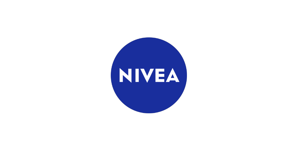 NIVEA Logo mit weißem Schriftzug auf blauem Hintergrund, bekannt für Hautpflege, Kosmetik und die internationale Marke für Pflegeprodukte
