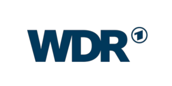 WDR Logo mit blauem Schriftzug, bekannt f&uuml;r &ouml;ffentlich-rechtlichen Rundfunk, Fernsehen, Radio und Medienangebote in Deutschland