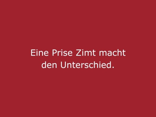 Roter Hintergrund mit beiger Schrift „Eine Prise Zimt macht den Unterschied“, kreatives Statement für cinnamon, professionelle Hospitality und besondere Eventerlebnisse