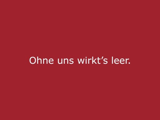 Roter Hintergrund mit beiger Schrift „Ohne uns wirkt’s leer“, modernes Statement für cinnamon Eventpersonal, Hospitality und professionelle Veranstaltungen