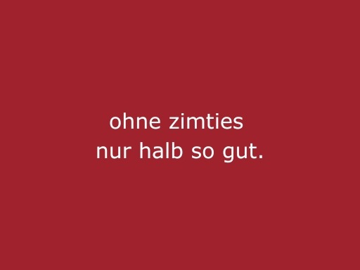 Roter Hintergrund mit beiger Schrift „Ohne zimties nur halb so gut“, modernes Statement für cinnamon Eventpersonal, Hospitality und besondere Veranstaltungserlebnisse