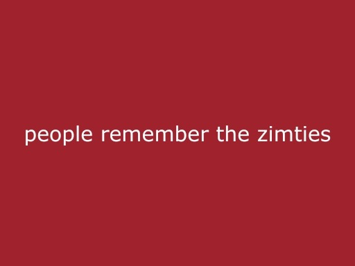 Roter Hintergrund mit beiger Schrift „People remember the zimties“, modernes Statement für cinnamon Hospitality, Eventpersonal und besondere Veranstaltungen in Nürnberg
