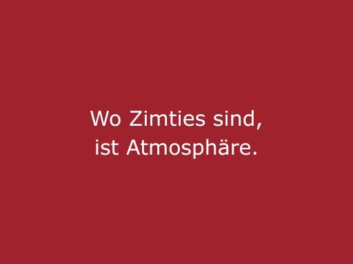 Roter Hintergrund mit beiger Schrift „Wo zimties sind, ist Atmosphäre“, modernes Statement für cinnamon Hospitality, Eventpersonal und besondere Veranstaltungen in Wiesbaden